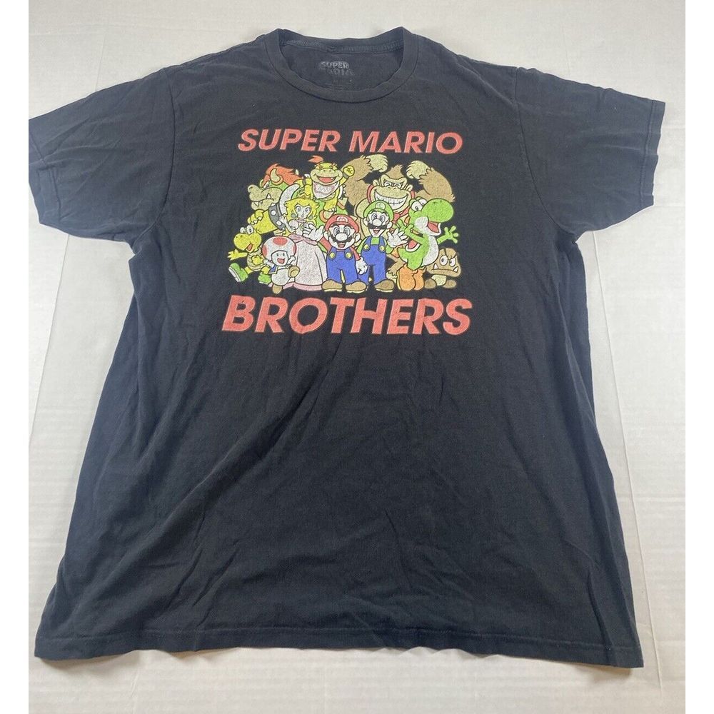 Super Mario Men's Large‎ Super Mario Brothers Group Portrait T-Shirt